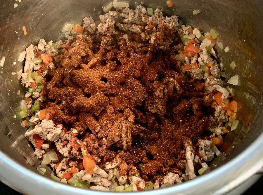 There are many ways to make chili but the best might be the beanless Instant Pot ketogenic chili that is perfect for any low carb diet. Perfect Keto Chili Recipe | How to Make Chili in an Instant Pot | How to Make Chili Low Carb | Instant Pot Keto Beef Chili | Instant Pot Keto Beanless Chili