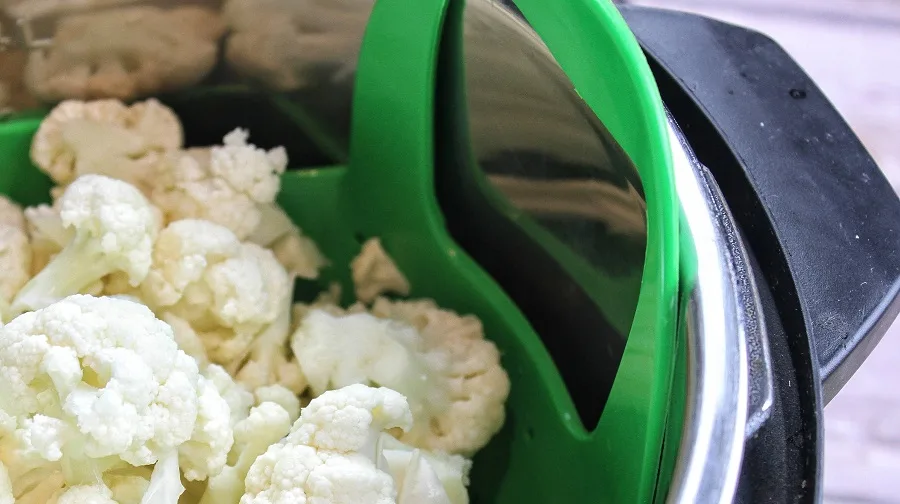 here is nothing easier and more delicious than Instant Pot mashed cauliflower as the perfect low carb side dish for lunch or dinner. Mashed Cauliflower Recipe Keto | Mashed Cauliflower Rice | Smashed Cauliflower Recipes | Healthy Side Dish Recipe