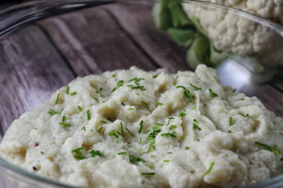 here is nothing easier and more delicious than Instant Pot mashed cauliflower as the perfect low carb side dish for lunch or dinner. Mashed Cauliflower Recipe Keto | Mashed Cauliflower Rice | Smashed Cauliflower Recipes | Healthy Side Dish Recipe
