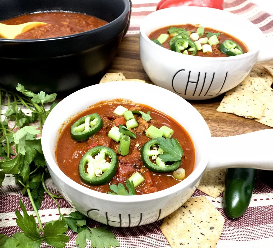 There are many ways to make chili but the best might be the beanless Instant Pot ketogenic chili that is perfect for any low carb diet. Perfect Keto Chili Recipe | How to Make Chili in an Instant Pot | How to Make Chili Low Carb | Instant Pot Keto Beef Chili | Instant Pot Keto Beanless Chili