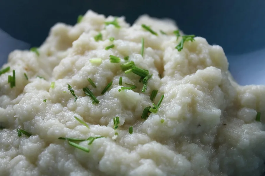 here is nothing easier and more delicious than Instant Pot mashed cauliflower as the perfect low carb side dish for lunch or dinner. Mashed Cauliflower Recipe Keto | Mashed Cauliflower Rice | Smashed Cauliflower Recipes | Healthy Side Dish Recipe