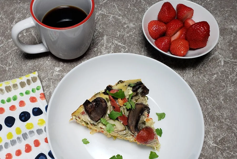 This crockpot breakfast casserole recipe is like a fresh veggie omelet because it is chock full of healthy ingredients and fits into many diet meal plans. Breakfast Casserole with Bread | Breakfast Casserole with Bacon | Overnight Breakfast Casserole | Crockpot Breakfast Recipe | Healthy Breakfast Recipes Crockpot