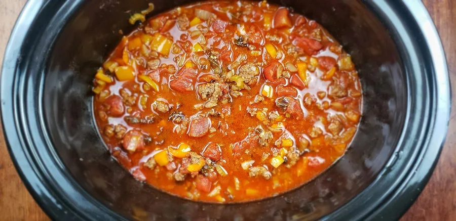 You can easily make the best crockpot turkey chili without beans and it will become a family-favorite crockpot recipe for lunch or dinner. Slow Cooker Chili Recipes | Chili Recipes with Turkey | Slow Cooker Chili No Beans | How to Make Chili in a Crockpot