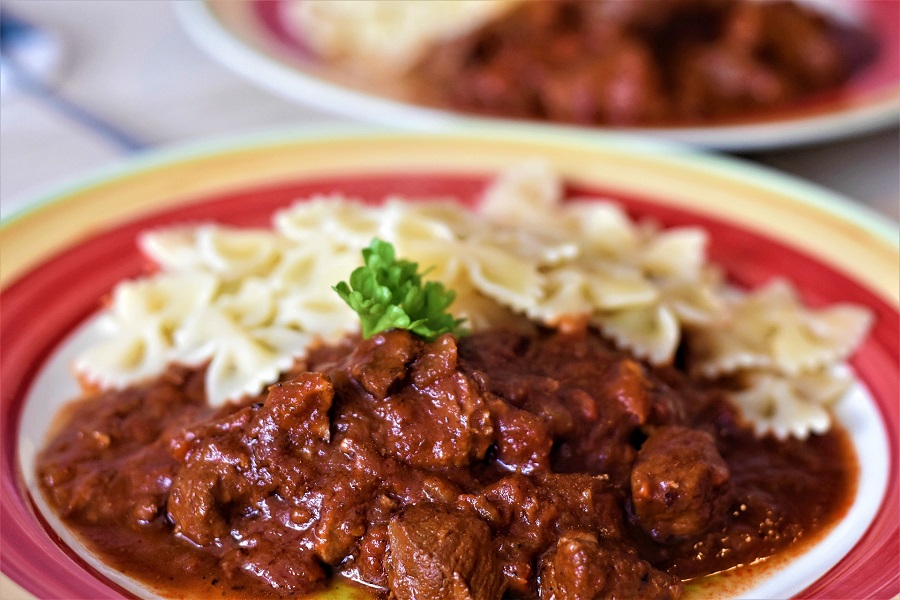 It is easier than you may think to make Instant Pot goulash recipes for family dinners or even as date night dinners that will surely impress. Goulash with Corn | Hungarian Goulash Recipe | Simple Goulash Recipe | Instant Pot Pasta Dinner | Goulash Casserole Instant Pot