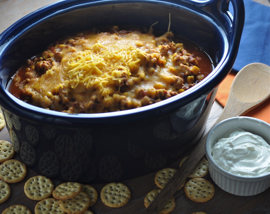 Add this delicious and easy crockpot turkey chili with corn to your meal planning! It makes for a great family dinner recipe or party recipe. Leftover Turkey Chili Crockpot | White Turkey Chili Crockpot | Crockpot Chili with Corn | How to Make Chili in Slow Cooker | Homemade Turkey Chili 