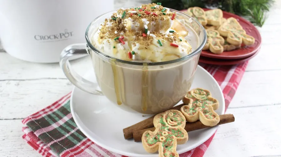 Crockpot Christmas Latte Slow Cooker Fall Latte Recipe Glass with Latte Overflowing on a Plate with Gingerbread Cookies