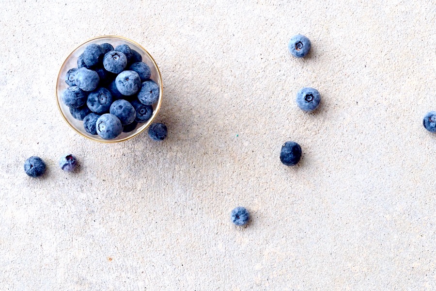 Slow Cooker Fruity Dessert Recipes a Small Bowl of Blueberries