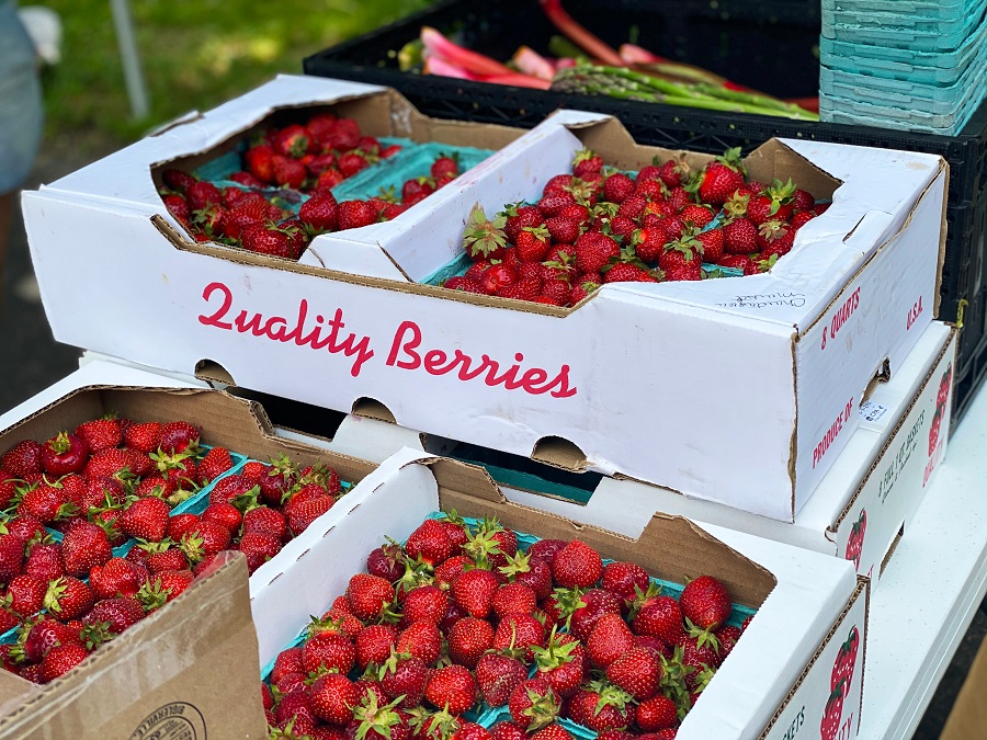 Slow Cooker Fruity Dessert Recipes Boxes of Strawberries