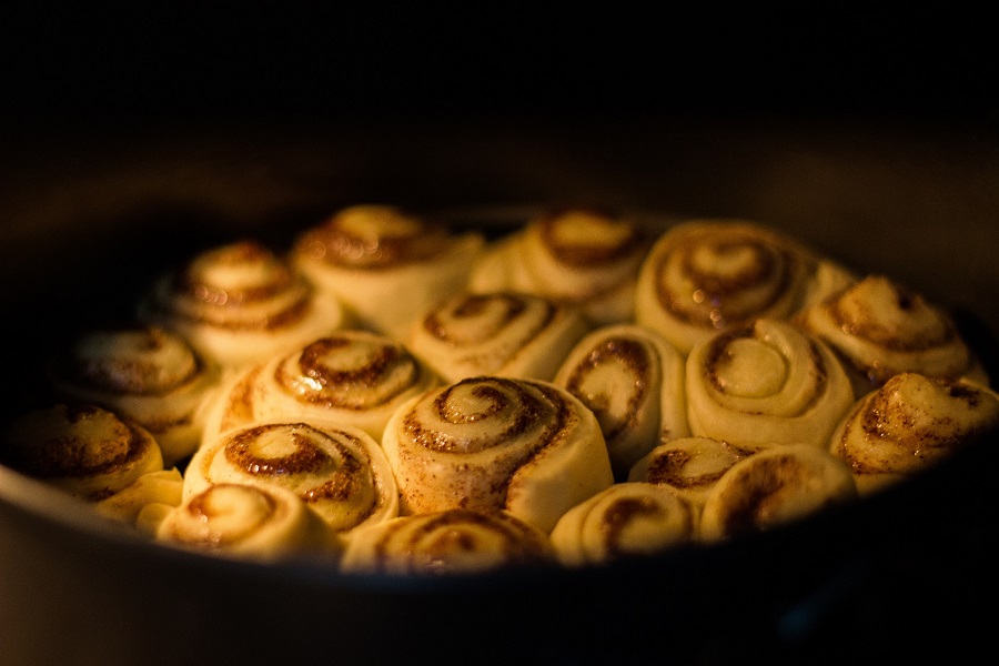 Crockpot Monkey Bread Recipes for Breakfast Cinnamon Rolls in a Baking Dish