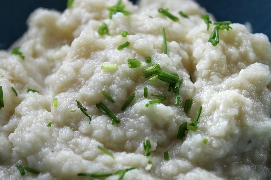 Instant Pot Cauliflower Mash Recipe Close Up of Mashed Cauliflower with Green Chives