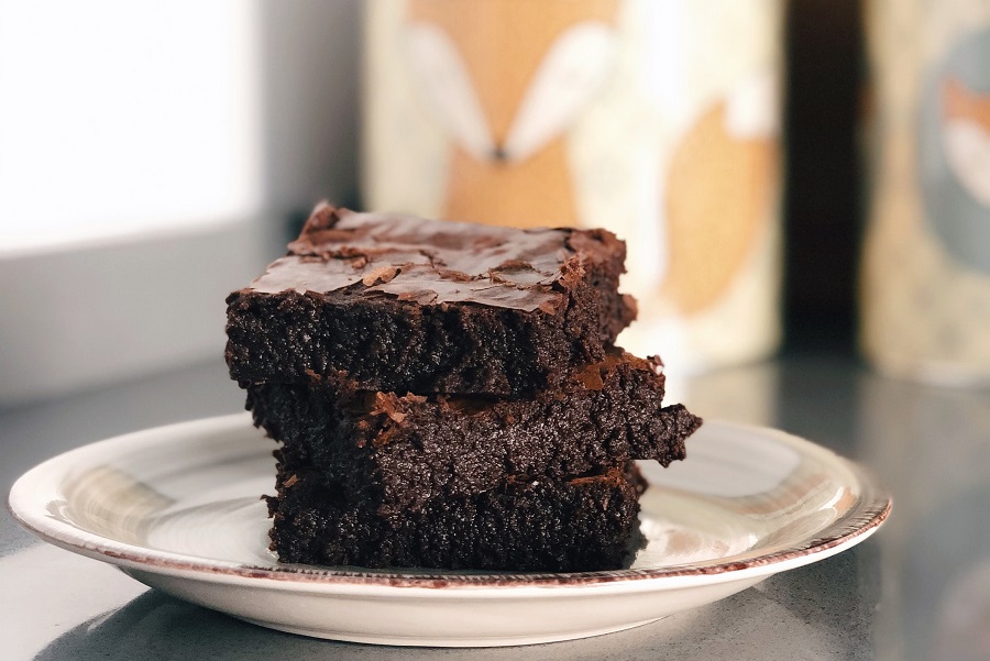 Crockpot Desserts for a Crowd Brownies on a Plate