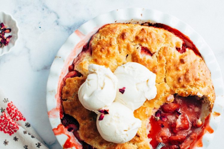 Easy Crockpot Desserts for a Crowd - Best of Crock