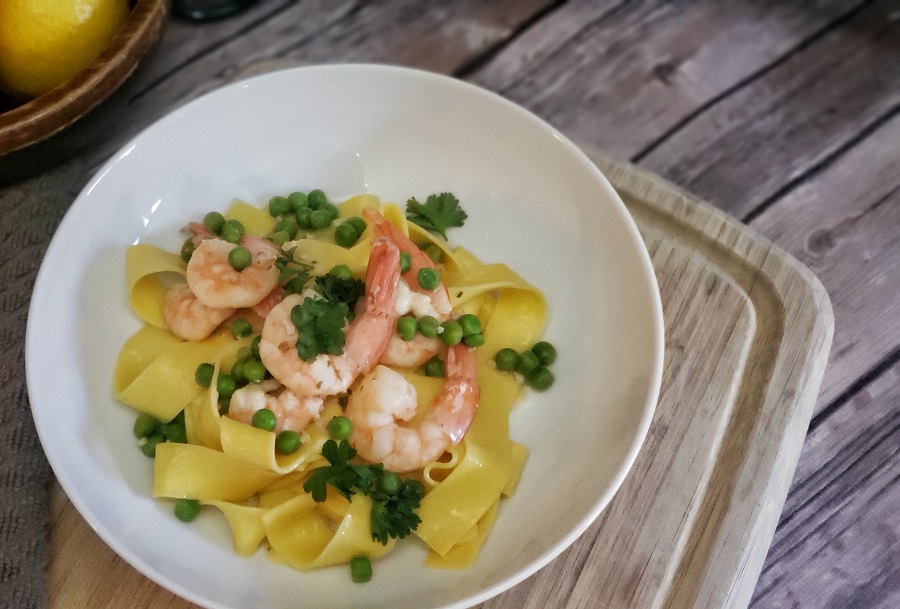 Crockpot Shrimp Recipes Overhead View of Shrimp Scampi in a Bowl