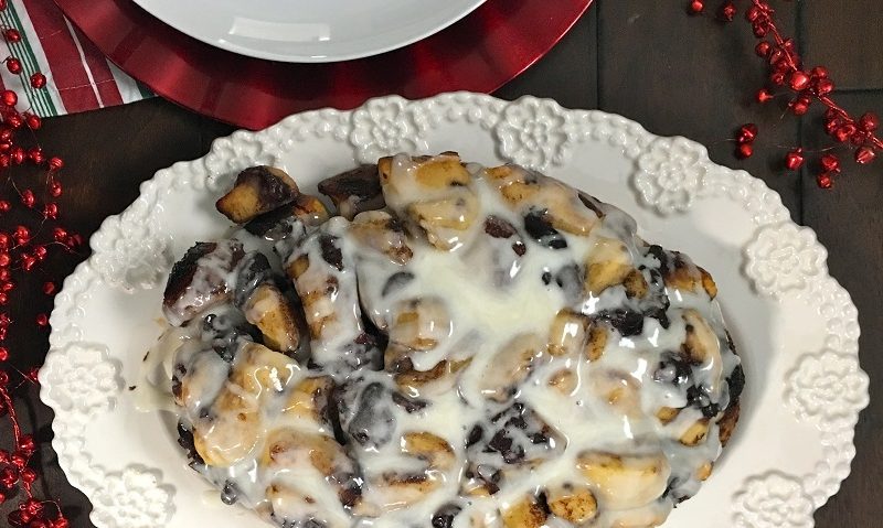 Crockpot Breakfast Recipes Overhead View of Monkey Bread on a Platter