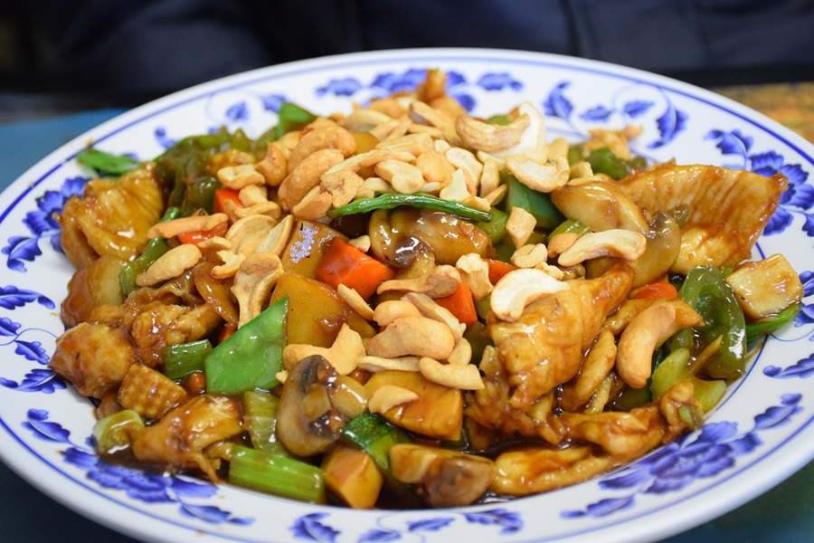 Easy Crockpot Freezer Meals for Meal Planning Close Up of a Plate of Cashew Chicken
