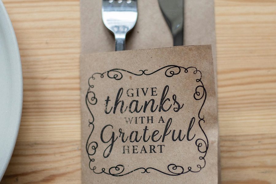 Easy and Delicious Crockpot Thanksgiving Recipes a Napkin Ring That Says Give Thanks with a Grateful Heart