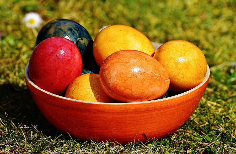  Instant Pot Easter Egg Recipes Marbled Easter Eggs in a Small Bowl