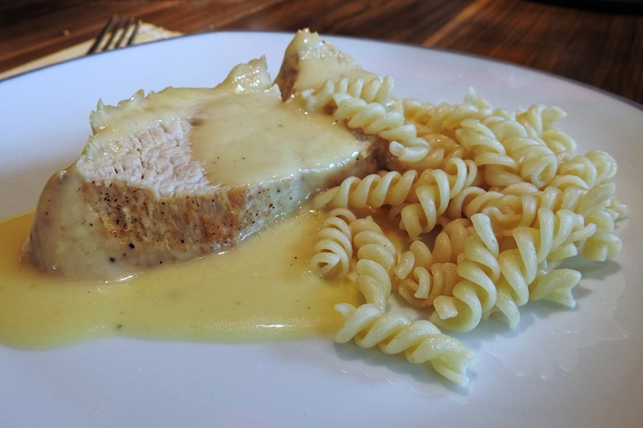 Instant Pot Chicken and Gravy Recipes a Plate of Chicken with Gravy and Noodles