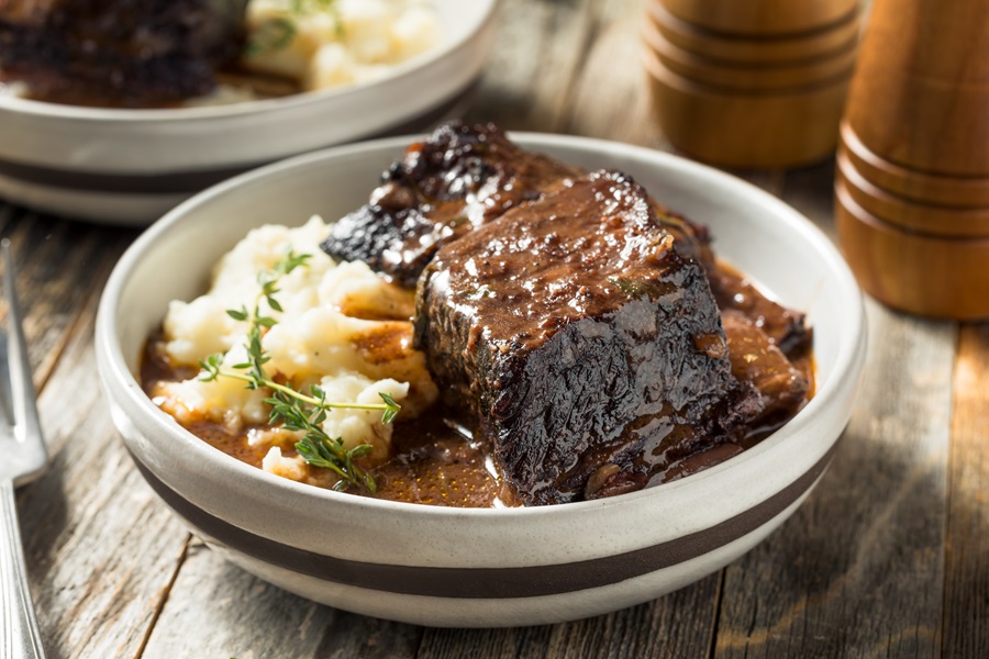 Slow Cooker Short Ribs Recipes Close Up of a Bowl of Short Ribs and Potatoes with Gravy