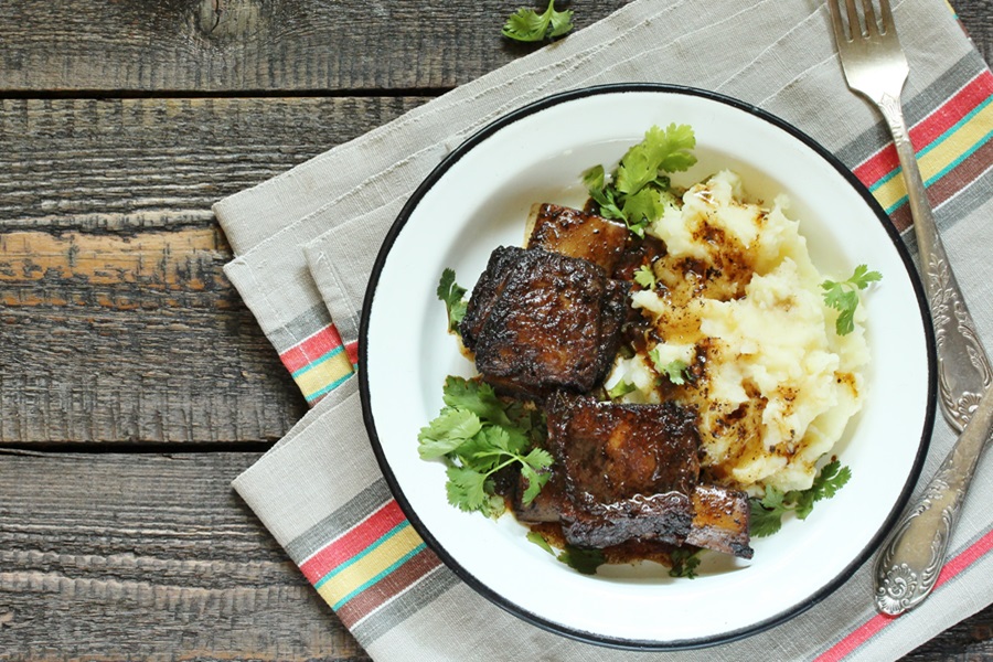 Slow Cooker Short Ribs Recipes Overhead View of a Plate of Short Ribs with Potatoes 