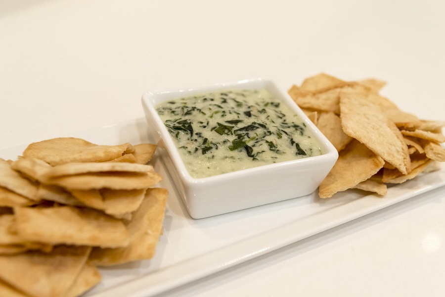 Healthy Crockpot Snack Recipes Spinach Dip with Pita Slices 