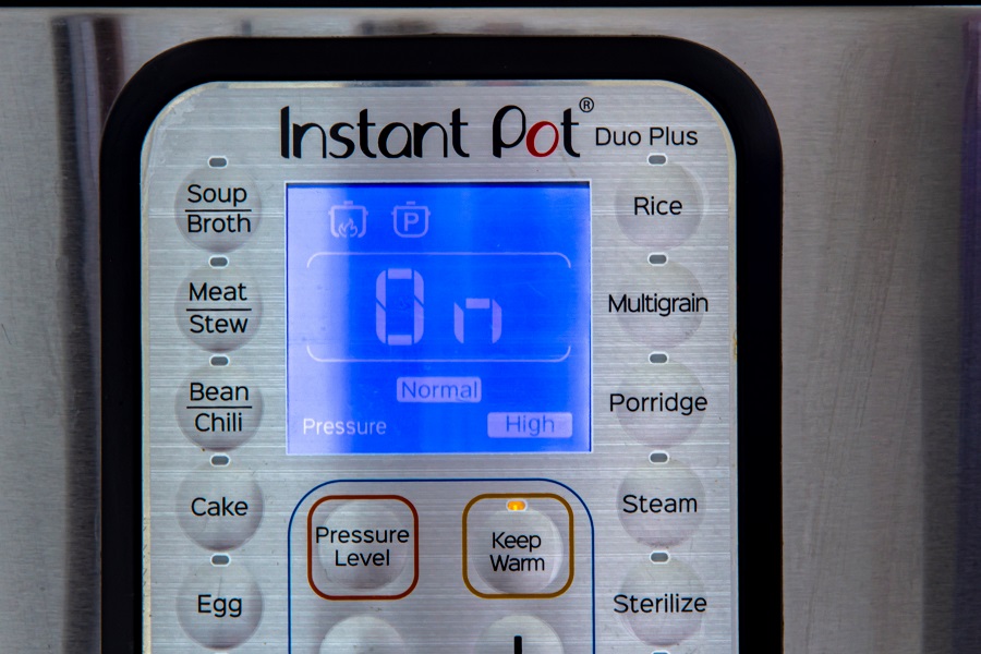 How to Make your Instant Pot Start Cooking Close Up of an Instant Pot Button Panel