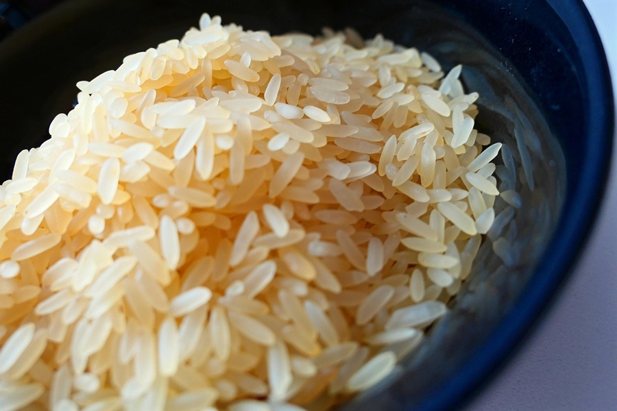 Dump and Go Crockpot Meals Close Up of a Bowl of Raw Rice