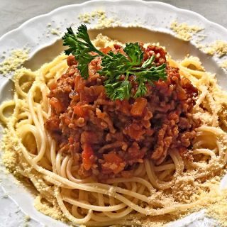 How to Make Instant Pot Spaghetti Overhead View of a Plate of Spaghetti with Meat Sauce