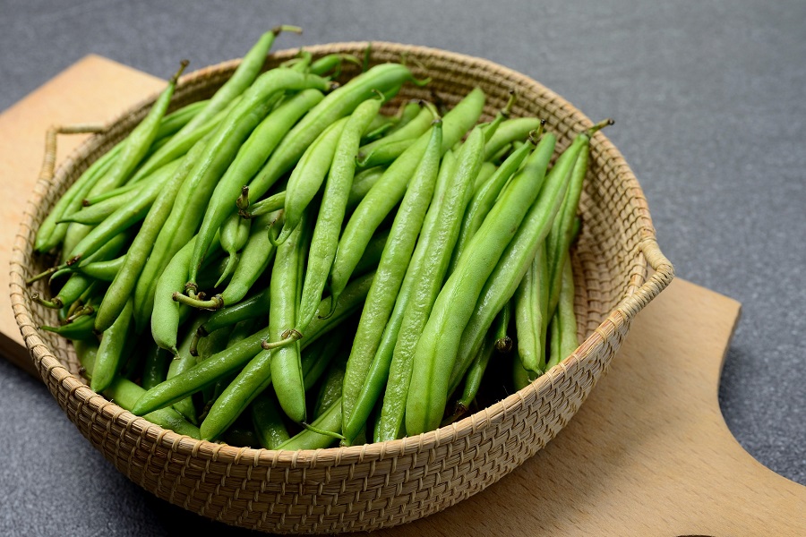 Slow Cooker Side Dish Recipes Overhead View of a Bowl of Raw Green Beans