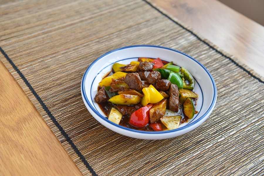 Instant Pot Chuck Roast Recipes Steak Bites in a Bowl with Sliced Bell Peppers