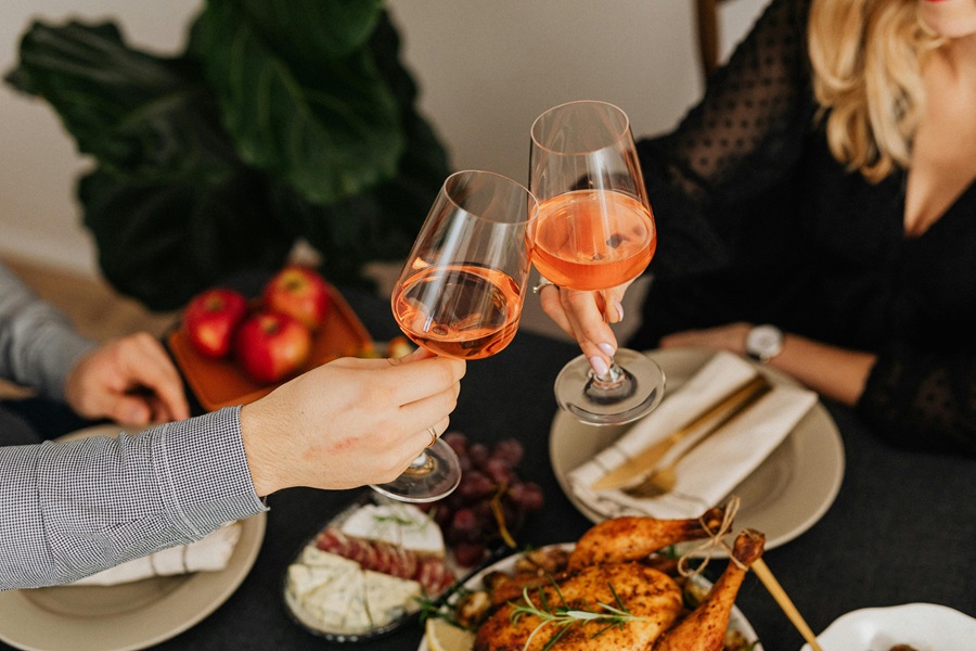 Date Night Crockpot Recipes a Couple Clinking Wine Glasses Together Over a Dinner