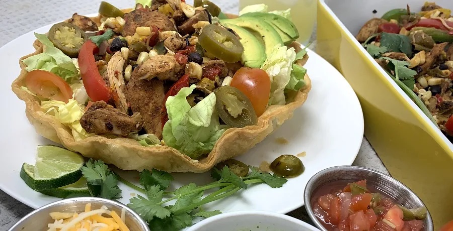 Crockpot Chicken Breast Recipes for Dinner Chicken Fajitas in a Taco Shell Bowl