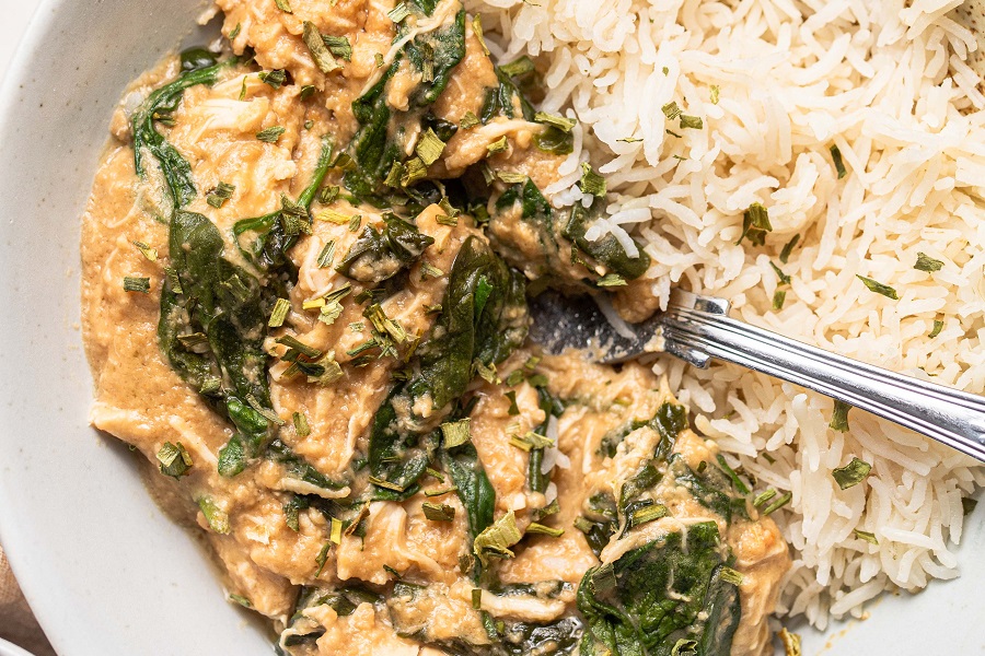 Slow Cooker Chicken and Spinach Rice Bowl Recipe Close Up of a Bowl of Spinach Chicken