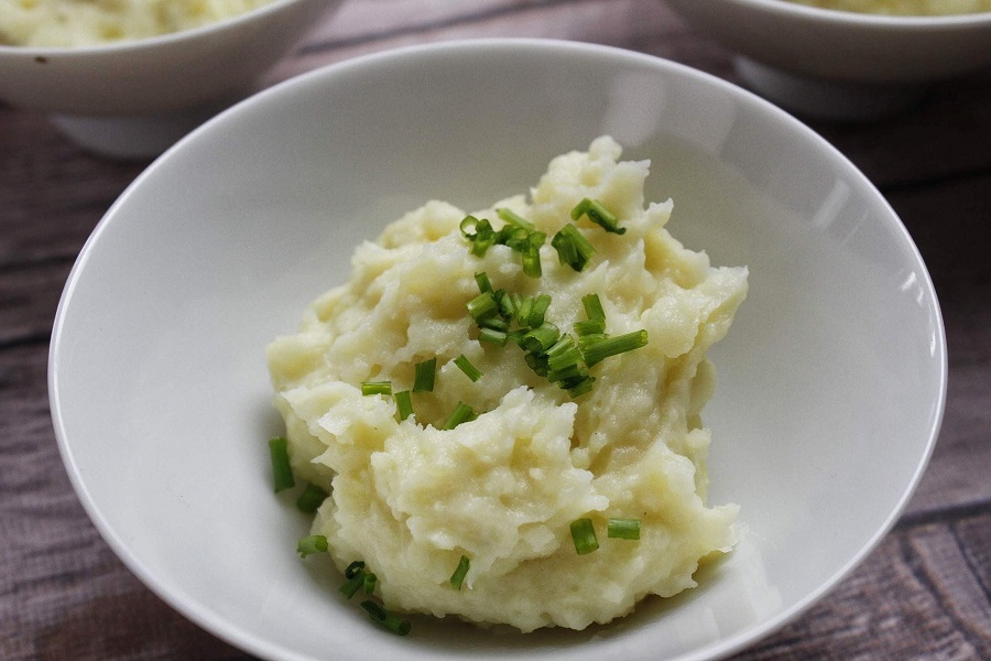 Easy Summer Instant Pot Recipes Close Up of Mashed Potatoes in a Small White Bowl