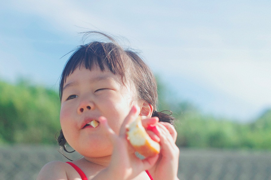  Food Memes a Young Girl Eating Food in a Cute Way