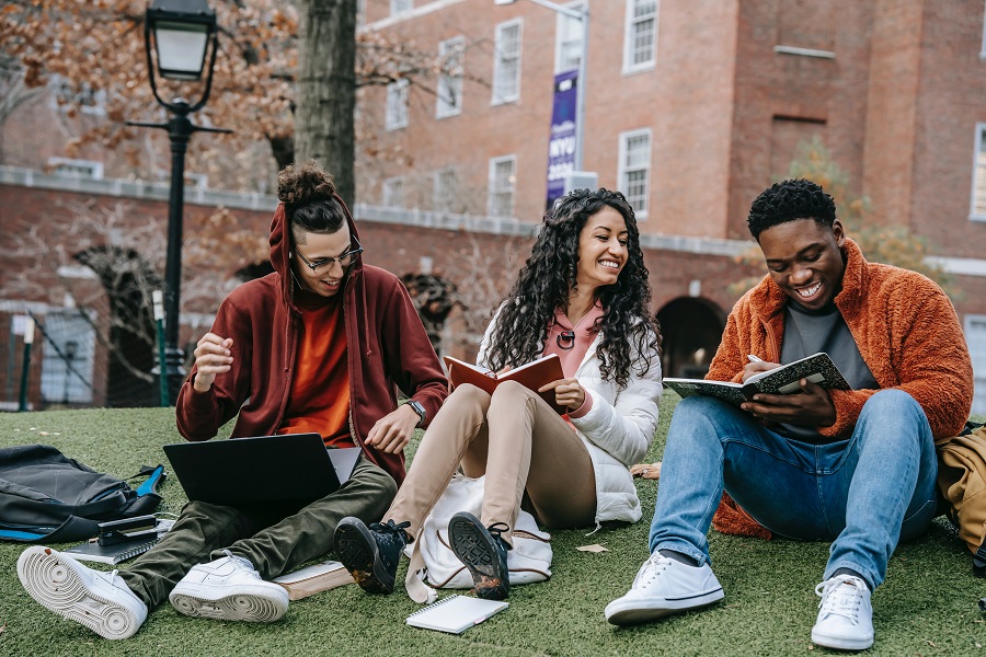 Best College Dorm Instant Pot Recipes a Group of College Students Sitting on a Lawn Outside a School Building Reading