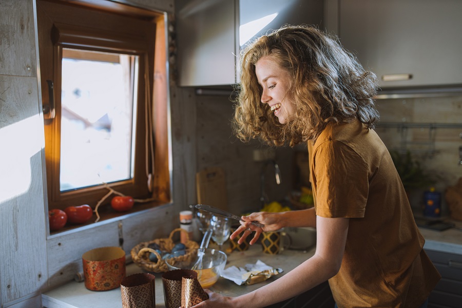 Instant Pot Meatloaf Recipes a Woman Cooking a Meal