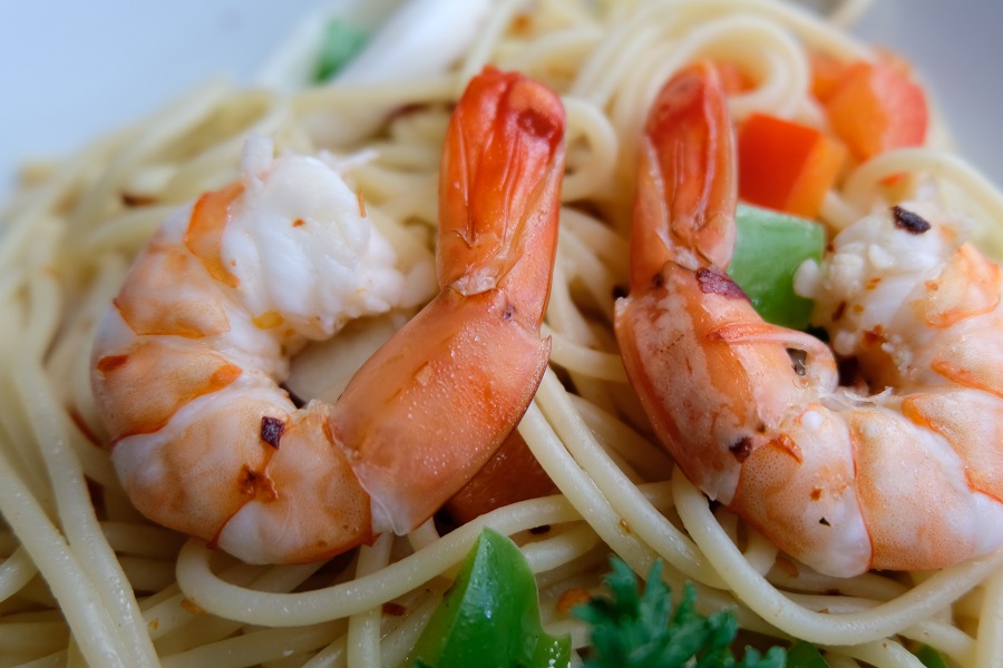 Crockpot Shrimp Pasta Recipes Close Up of Shrimp and Angel Hair Pasta