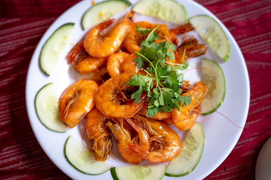 Crockpot Dinner Recipes with Shrimp Plate of Shrimp with Sliced Cucumber
