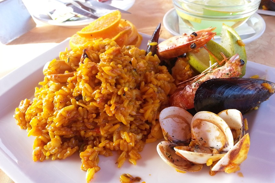 Can You Freeze Spanish Rice a Plate of Spanish Rice with Clams and Shrimp