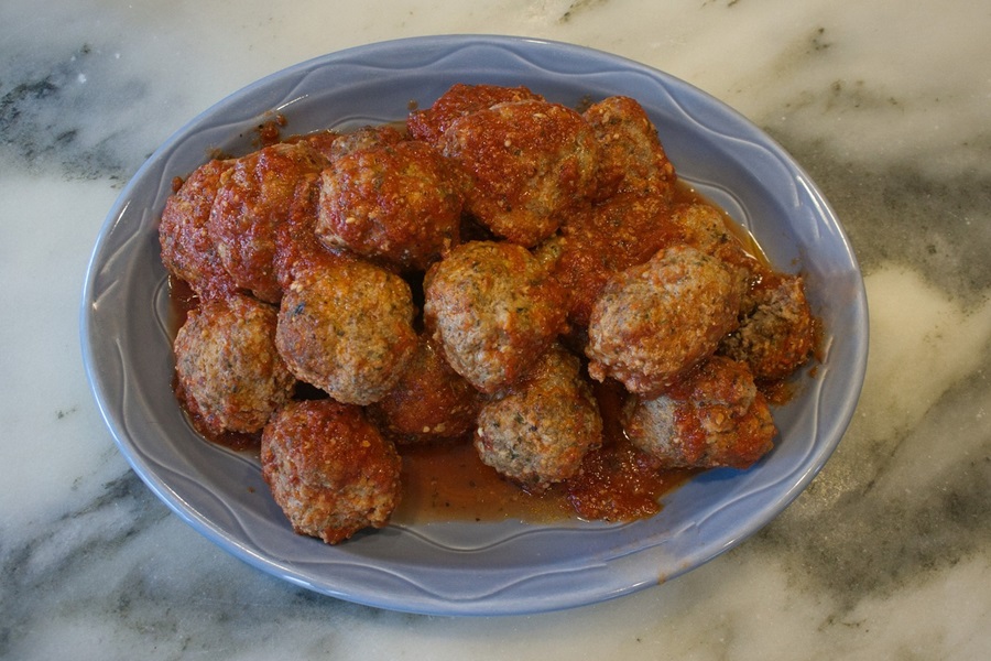 How to Cook Frozen Uncooked Meatballs a Plate of Meatballs with a Tomato Sauce