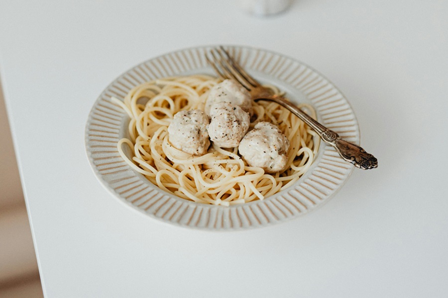 Best Brand Frozen Meatballs a Plate of Spaghetti and Meatballs with a White Creamy Sauce