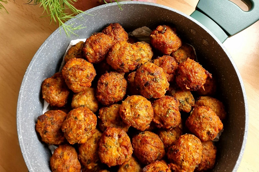 Best Brand Frozen Meatballs a Pot Filled with Meatballs 