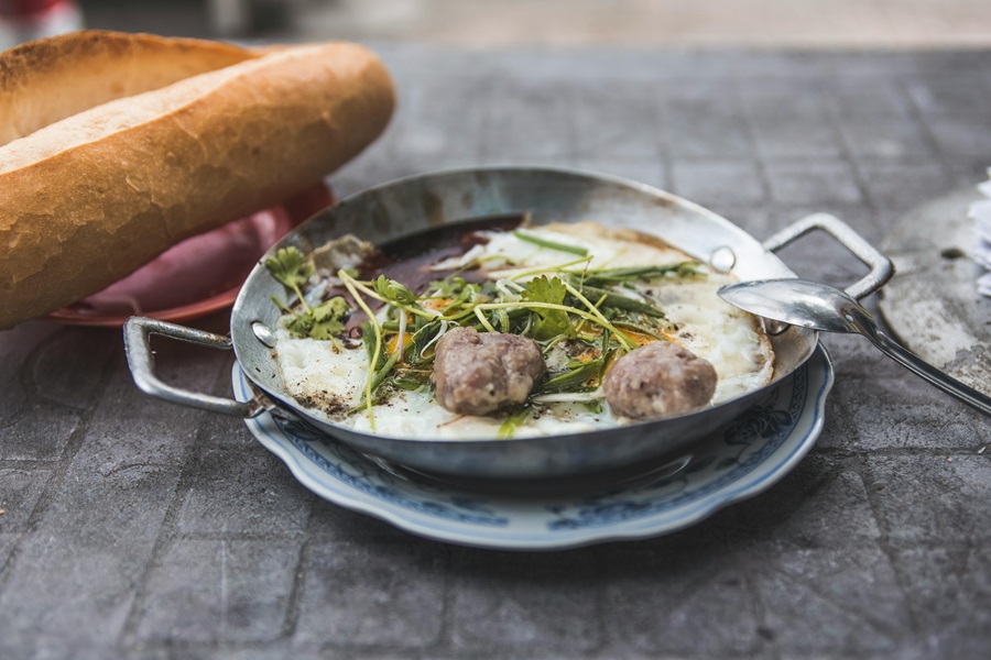 Best Brand Frozen Meatballs a Plate of Meatballs with Herbs and a Sauce