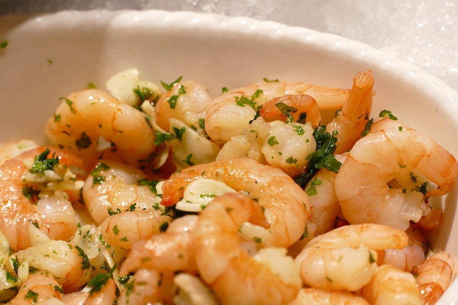 Red Lobster Baja Shrimp Bowl Recipe Ideas Close Up of Cooked Shrimp with Cilantro, Lime, and Onions