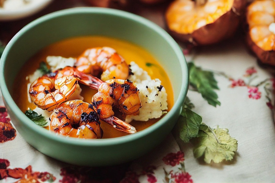 Red Lobster Baja Shrimp Bowl Recipe Ideas a Bowl of Cooked Shrimp with Grits and a Broth