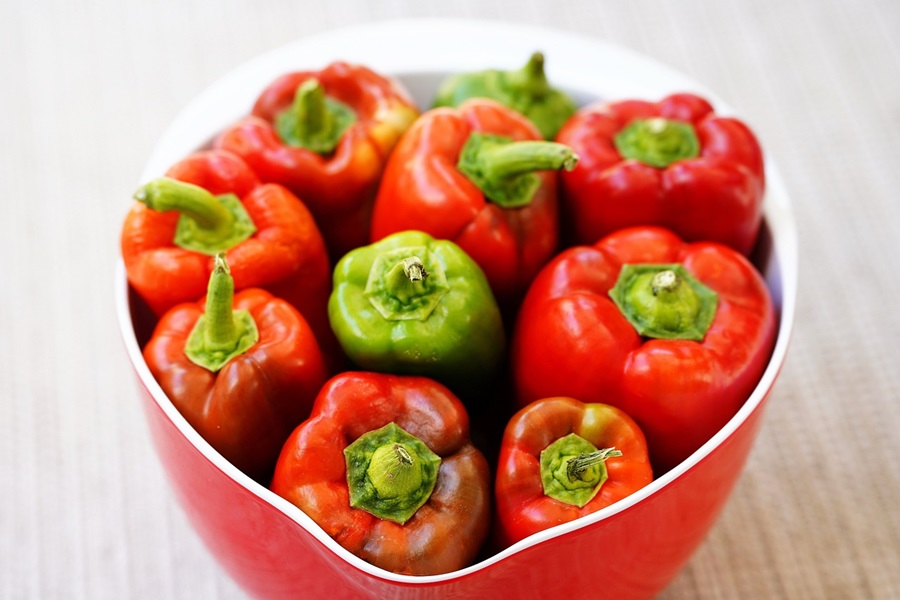 How to Make Stuffed Bell Peppers Red and Green Bell Peppers in a Baking Dish Side by Side