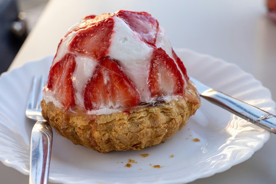 Strawberry Shortcake Recipes a Single Strawberry Shortcake on a Plate with two Forks