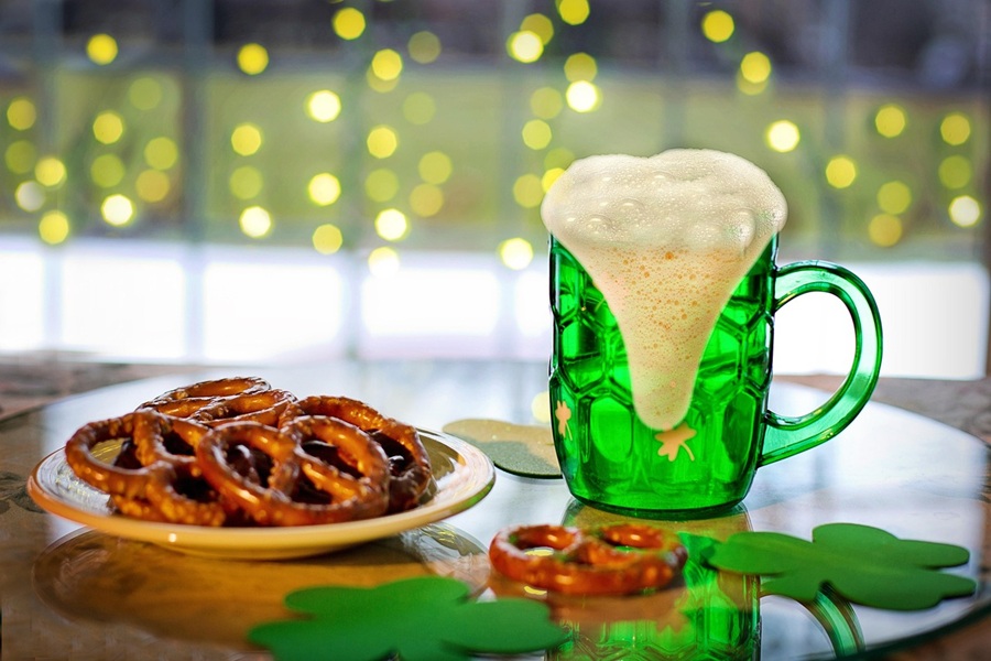 St. Patrick's Day Food Snack Ideas a Small Plate of Pretzels Next to a Mug of Green Beer with Suds Coming From the Top