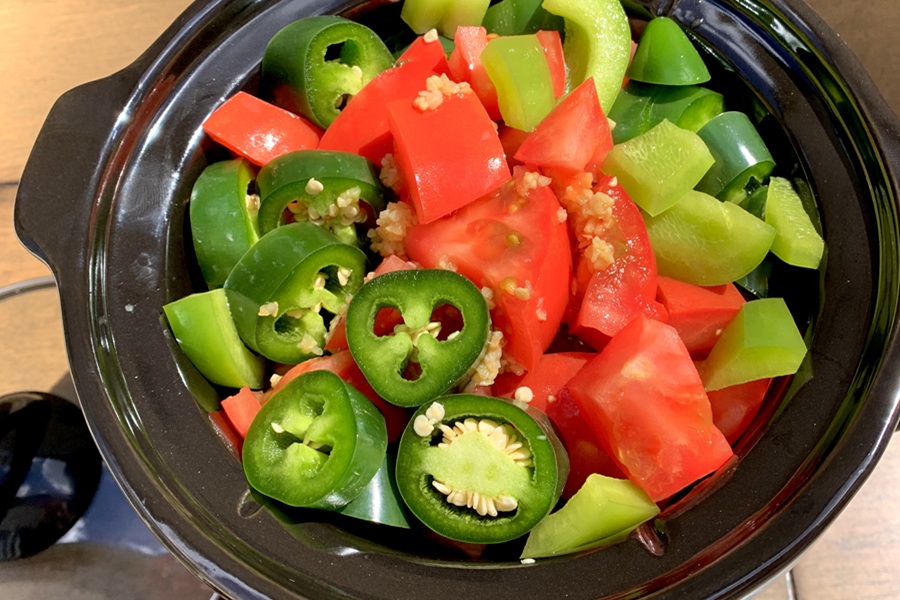 Salsa without Onions Recipe Ingredients in a Crock Pot